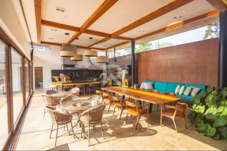 Sobrado com 4 Quartos à venda, 778m² no Butiatuvinha, Curitiba