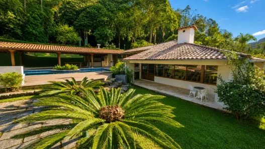 Casa de Condomínio com 4 Quartos à venda, 450m² no Corrêas, Petrópolis