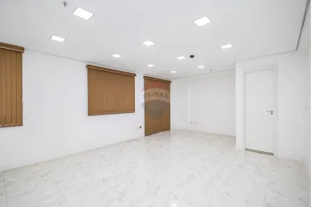 Sala Comercial à venda, 37m² no Centro, Curitiba