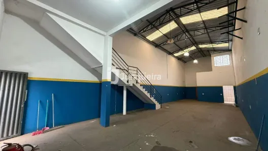 Galpão/Depósito/Armazém para alugar, 220m² no Vila Industrial, Piracicaba