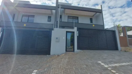 Sobrado com 3 Quartos à venda, 134m² no Neva, Cascavel