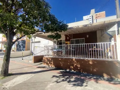 Imóvel Comercial com 3 Quartos à venda, 224m² no Centro, Londrina