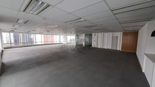 Prédio Comercial com 5 Quartos para alugar, 331m² no Cidade Monções, São Paulo