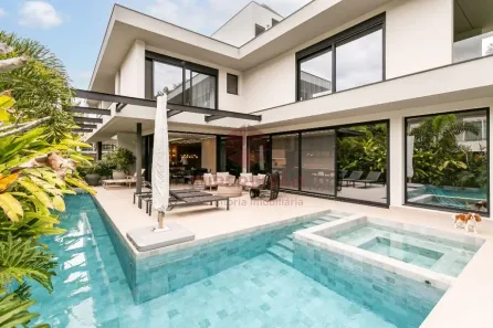 Casa com 4 Quartos à venda, 570m² no Jurerê, Florianópolis