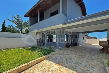 Casa com 5 Quartos à venda, 250m² no Centro, Peruíbe