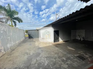 Casa com 3 Quartos para alugar, 150m² no Luizote de Freitas, Uberlândia