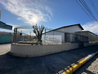 Casa com 4 Quartos para venda ou aluguel, 328m² no Vila Canevari, Cruzeiro
