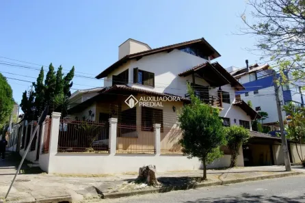 Casa com 4 Quartos para alugar, 339m² no Jardim Itu, Porto Alegre