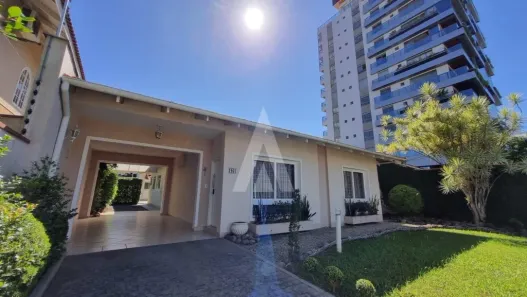 Casa com 3 Quartos para alugar, 160m² no Santo Antônio, Joinville