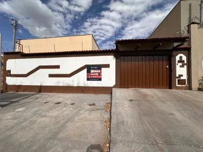 Casa com 3 Quartos à venda, 259m² no Jardim Presidente, Goiânia