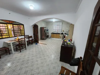 Sobrado com 4 Quartos à venda, 200m² no Jardim Araguaia, Mauá