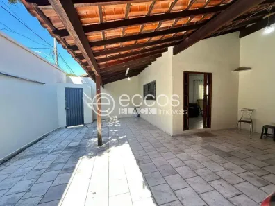 Casa com 2 Quartos à venda, 110m² no Cidade Jardim, Uberlândia