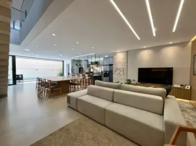 Casa com 3 Quartos à venda, 225m² no Universitário, Londrina