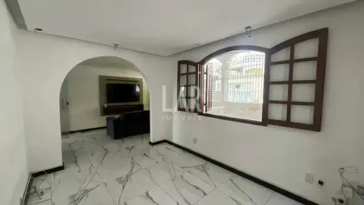 Casa com 4 Quartos à venda, 210m² no Alípio de Melo, Belo Horizonte