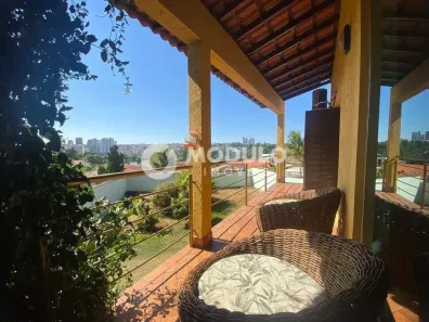 Sobrado com 3 Quartos à venda, 1000m² no Cidade Jardim, Uberlândia