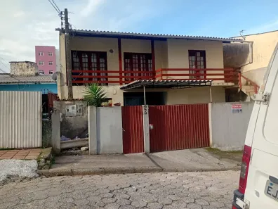 Casa com 6 Quartos à venda, 245m² no Barreiros, São José