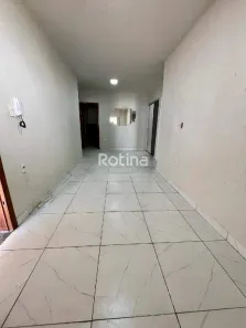 Casa com 3 Quartos para alugar, 150m² no Granada, Uberlândia