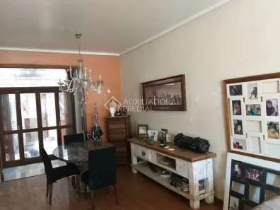 Casa com 3 Quartos à venda, 301m² no Santo Antônio, Porto Alegre