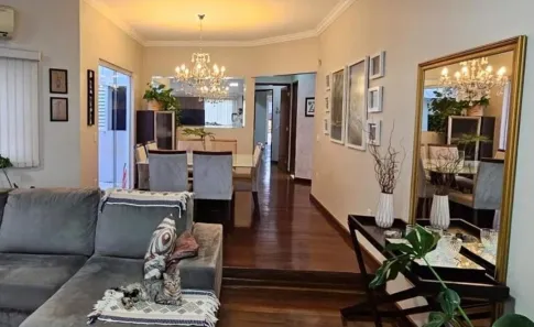 Casa com 3 Quartos à venda, 241m² no Jardim Karaíba, Uberlândia