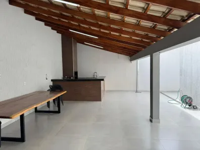 Casa com 3 Quartos à venda, 235m² no Umuarama, Uberlândia