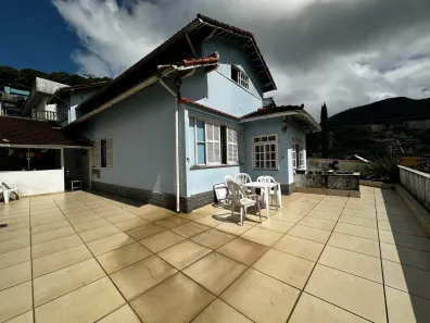 Casa com 6 Quartos à venda, 231m² no Castelanea, Petrópolis