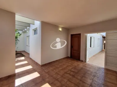 Casa com 4 Quartos para alugar, 204m² no Nossa Senhora Aparecida, Uberlândia