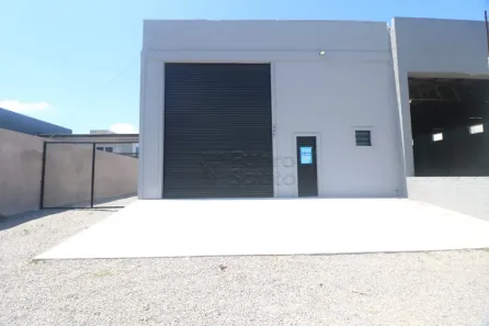 Prédio Comercial para alugar, 180m² no Três Vendas, Pelotas