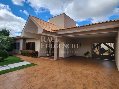 Casa com 4 Quartos à venda, 270m² no Parque Residencial Alcântara, Londrina
