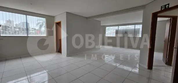 Prédio Comercial para alugar, 480m² no Vigilato Pereira, Uberlândia