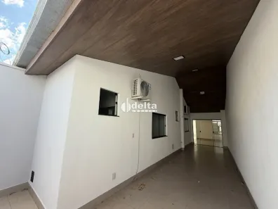 Casa com 3 Quartos para alugar, 150m² no Martins, Uberlândia