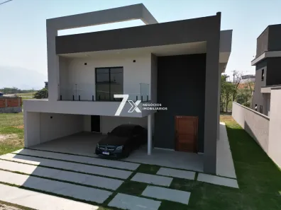 Casa de Condomínio com 4 Quartos à venda, 260m² no Parque Ipiranga, Resende