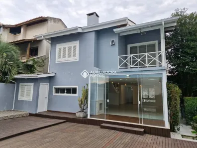 Casa com 4 Quartos para alugar, 276m² no João Paulo, Florianópolis