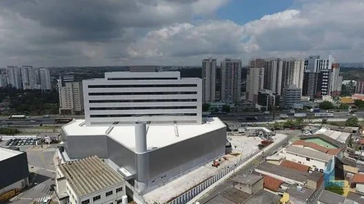 Prédio Comercial para alugar, 9860m² no Jardim dos Camargos, Barueri