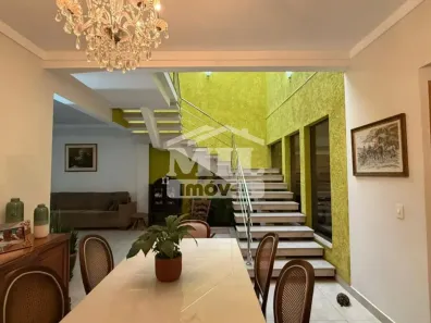 Sobrado com 5 Quartos à venda, 353m² no Serrinha, Goiânia