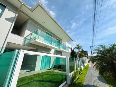 Sobrado com 3 Quartos à venda, 120m² no Praia De Palmas, Governador Celso Ramos