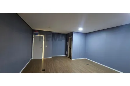 Sala Comercial à venda, 38m² no Centro, Arujá
