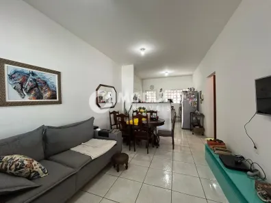 Casa com 3 Quartos à venda, 158m² no Alto Umuarama, Uberlândia