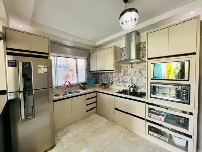 Sobrado com 3 Quartos à venda, 180m² no Jardim Alvorada, Maringá