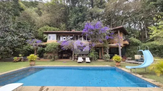 Casa com 9 Quartos à venda, 900m² no Corrêas, Petrópolis