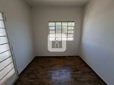 Casa com 3 Quartos para alugar, 60m² no Custódio Pereira, Uberlândia
