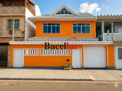 Casa com 3 Quartos para alugar, 142m² no Olaria, Rio de Janeiro