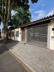 Casa com 4 Quartos para alugar, 220m² no Jardim América, Jacareí