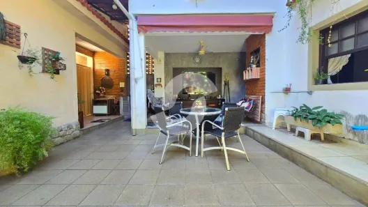Casa com 7 Quartos à venda, 225m² no Santa Rosa, Niterói
