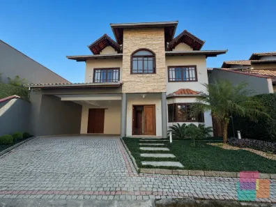 Casa de Condomínio com 4 Quartos para alugar, 340m² no Bom Retiro, Joinville