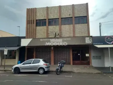 Ponto Comercial para alugar, 400m² no Nossa Senhora Aparecida, Uberlândia