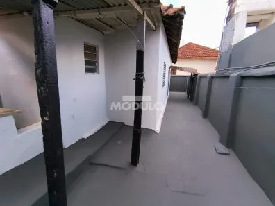 Casa com 1 Quarto para alugar, 50m² no Centro, Uberlândia