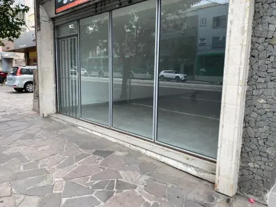 Ponto Comercial para alugar, 100m² no Santa Cecília, Porto Alegre