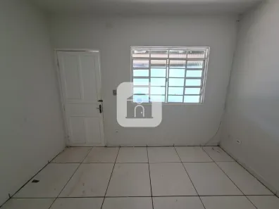 Casa com 2 Quartos para alugar, 50m² no Jardim Ipanema, Uberlândia