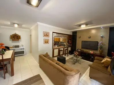 Sobrado com 3 Quartos à venda, 360m² no Jardim Karaíba, Uberlândia