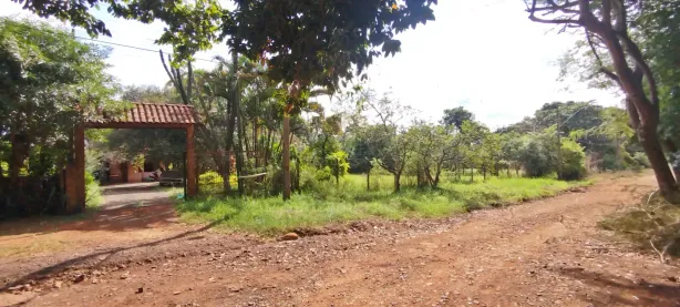 Fazenda/Sítio com 3 Quartos à venda, 600m² no Perobinha, Londrina